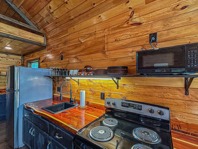 89 Cable Lane, Campton, KY 41301