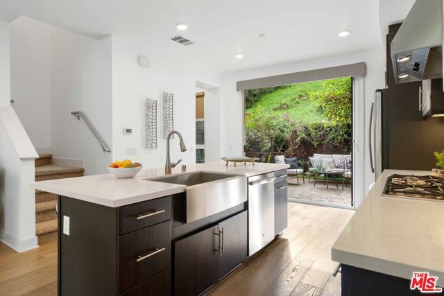 6738 W Gill Way, Los Angeles, CA 90068