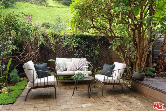 6738 W Gill Way, Los Angeles, CA 90068