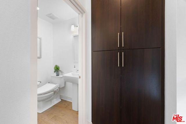 6738 W Gill Way, Los Angeles, CA 90068