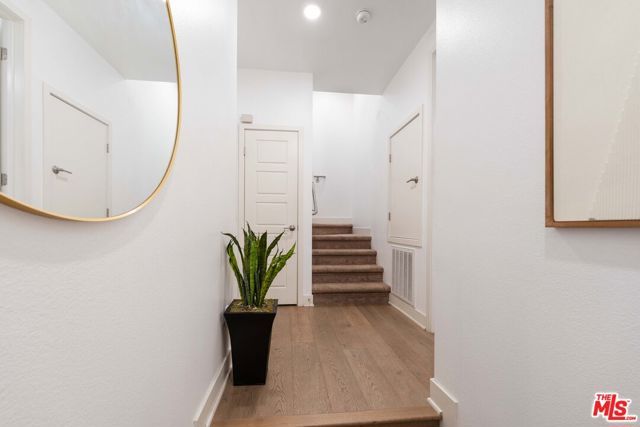 6738 W Gill Way, Los Angeles, CA 90068