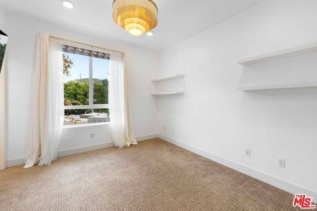 6738 W Gill Way, Los Angeles, CA 90068