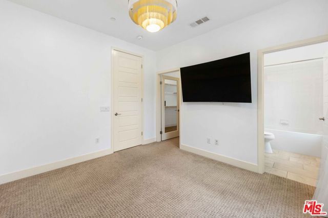 6738 W Gill Way, Los Angeles, CA 90068