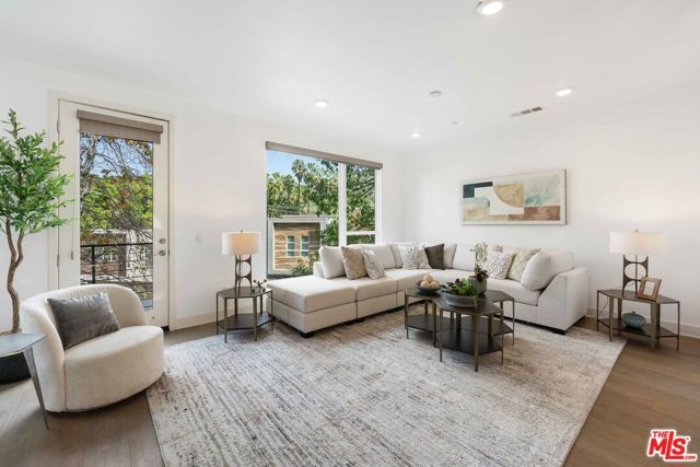 6738 W Gill Way, Los Angeles, CA 90068