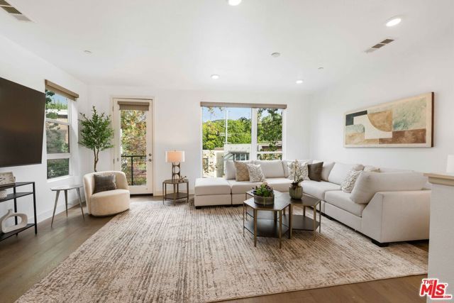 6738 W Gill Way, Los Angeles, CA 90068