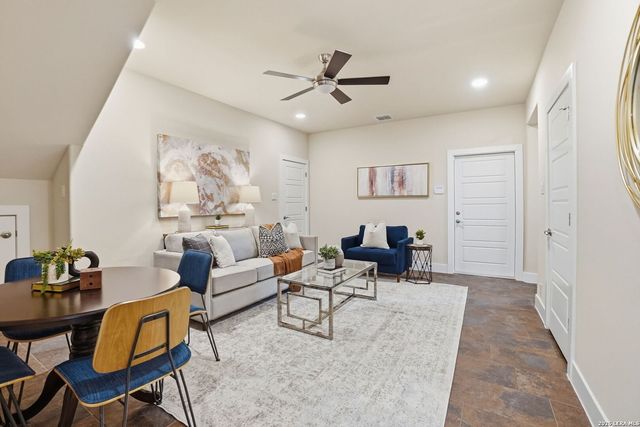 9889 Cash Mountain, Helotes, TX 78023