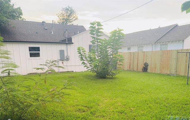 4716 Siegel Street A, Houston, TX 77009