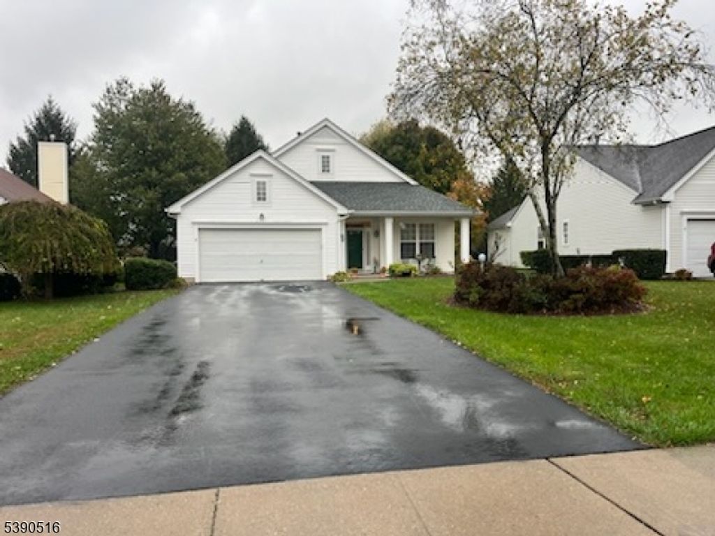 4 Ascot Dr, White Twp., NJ 07823