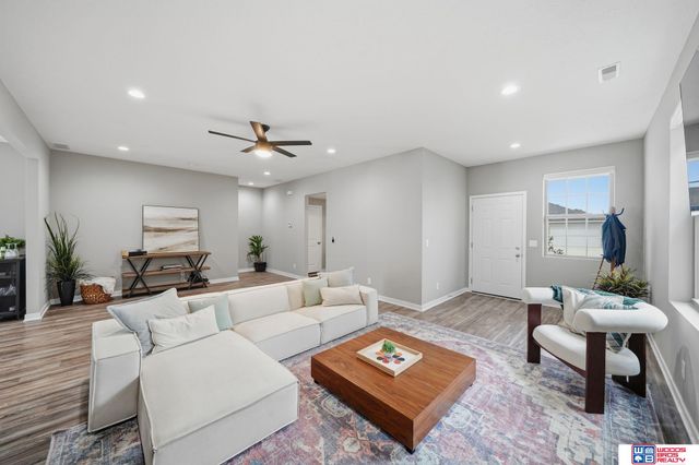 5018 W Hillsboro Drive, Lincoln, NE 68528