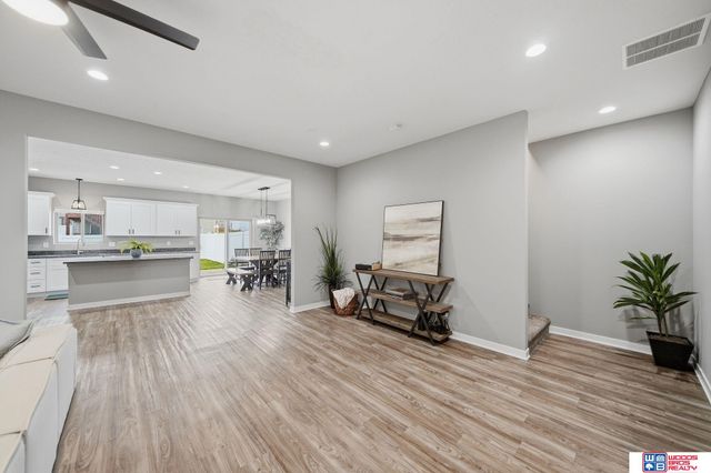 5018 W Hillsboro Drive, Lincoln, NE 68528