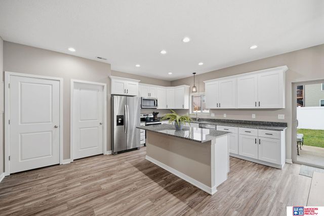 5018 W Hillsboro Drive, Lincoln, NE 68528