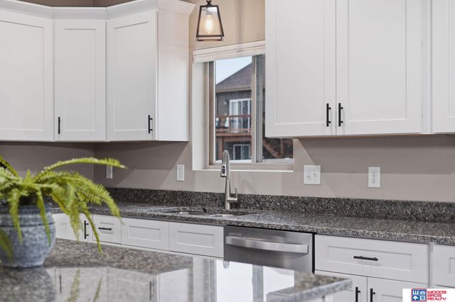 5018 W Hillsboro Drive, Lincoln, NE 68528