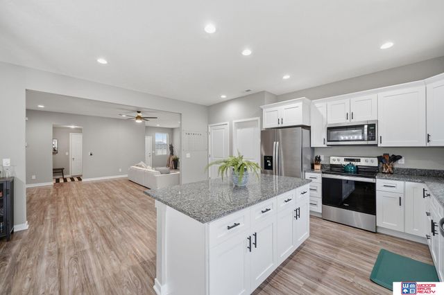 5018 W Hillsboro Drive, Lincoln, NE 68528