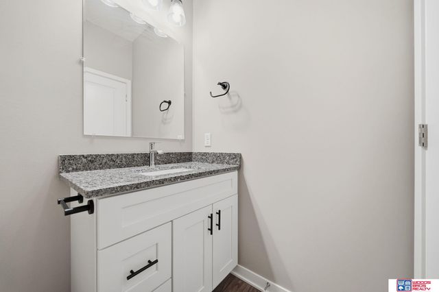 5018 W Hillsboro Drive, Lincoln, NE 68528