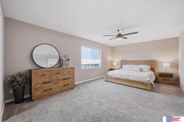 5018 W Hillsboro Drive, Lincoln, NE 68528