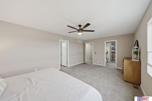 5018 W Hillsboro Drive, Lincoln, NE 68528