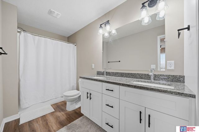 5018 W Hillsboro Drive, Lincoln, NE 68528