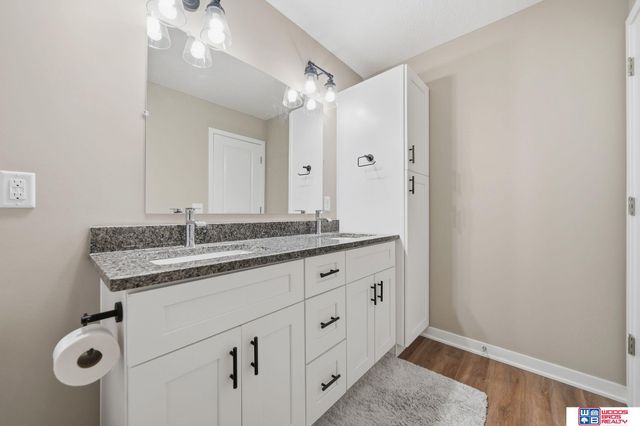 5018 W Hillsboro Drive, Lincoln, NE 68528