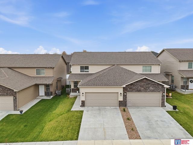 5018 W Hillsboro Drive, Lincoln, NE 68528