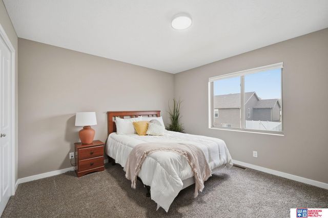 5018 W Hillsboro Drive, Lincoln, NE 68528