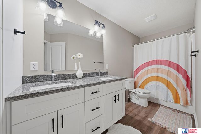 5018 W Hillsboro Drive, Lincoln, NE 68528