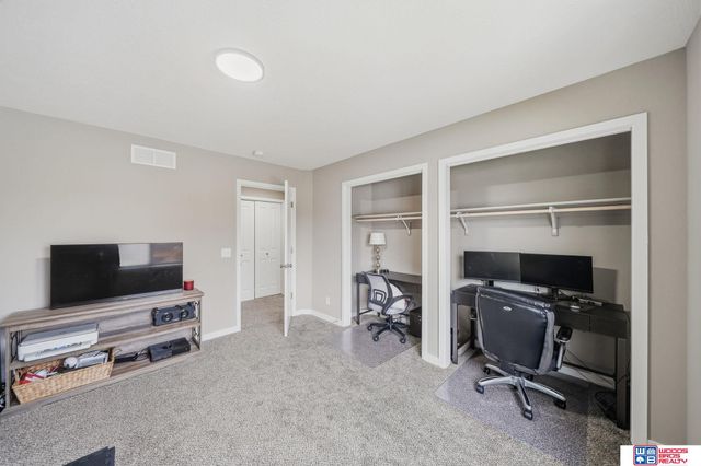 5018 W Hillsboro Drive, Lincoln, NE 68528