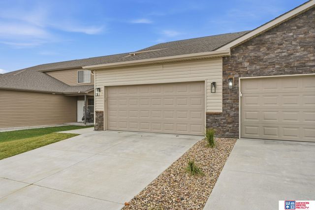 5018 W Hillsboro Drive, Lincoln, NE 68528