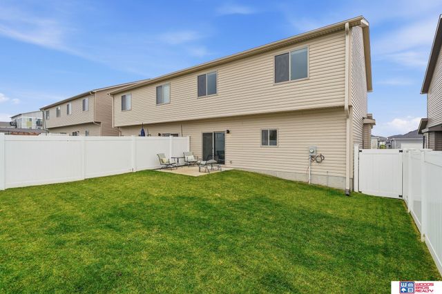 5018 W Hillsboro Drive, Lincoln, NE 68528