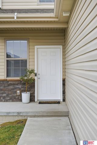 5018 W Hillsboro Drive, Lincoln, NE 68528