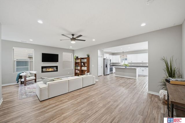 5018 W Hillsboro Drive, Lincoln, NE 68528