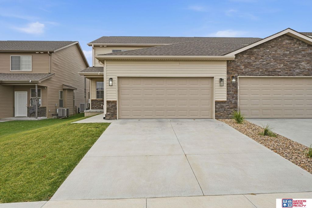 5018 W Hillsboro Drive, Lincoln, NE 68528