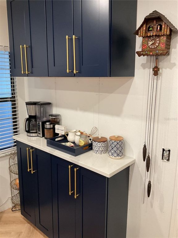 Image 5 of property listing at 6431 LAURELWOOD DRIVE, Zephyrhills, FL 33542