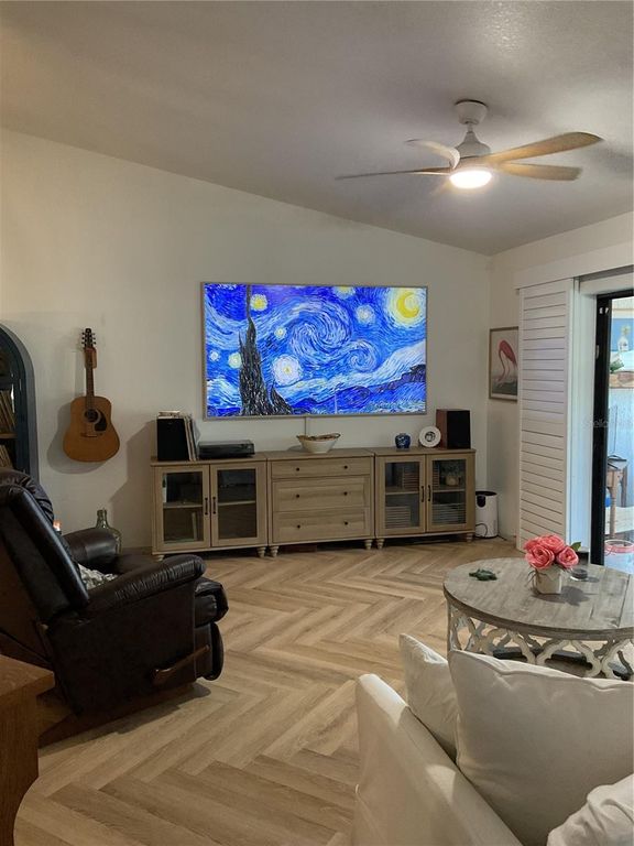 Image 10 of property listing at 6431 LAURELWOOD DRIVE, Zephyrhills, FL 33542