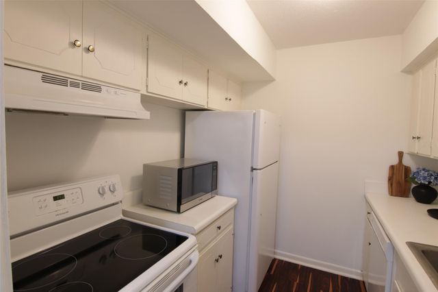 2101 Fountain View Drive 35, Houston, TX 77057