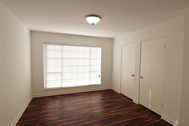 2101 Fountain View Drive 35, Houston, TX 77057