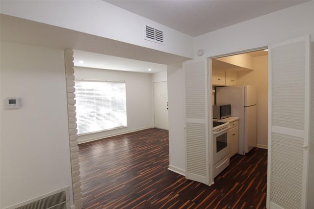 2101 Fountain View Drive 35, Houston, TX 77057