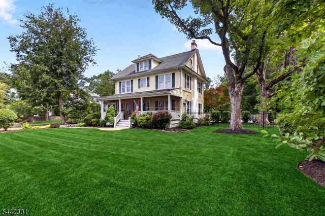 2 Russell Rd, Fanwood Boro, NJ 07023