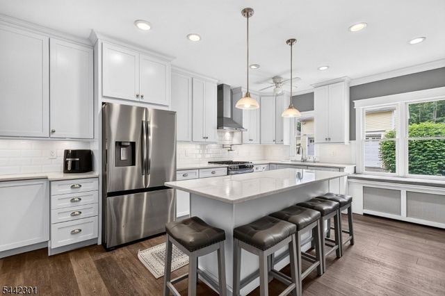 2 Russell Rd, Fanwood Boro, NJ 07023