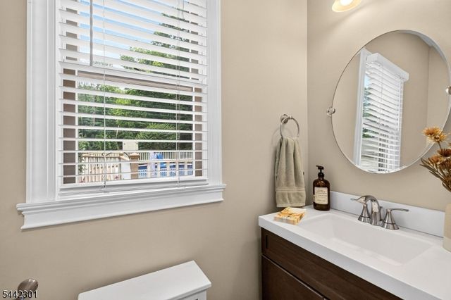 2 Russell Rd, Fanwood Boro, NJ 07023