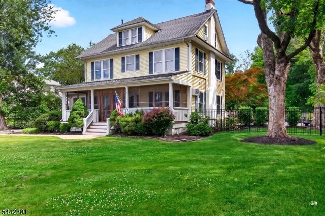 2 Russell Rd, Fanwood Boro, NJ 07023