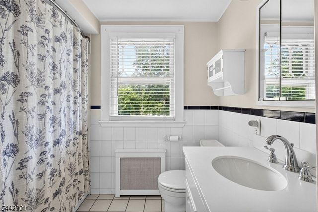 2 Russell Rd, Fanwood Boro, NJ 07023