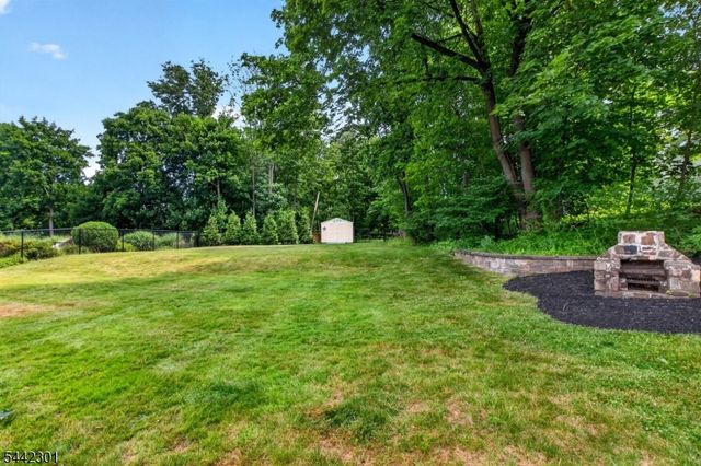 2 Russell Rd, Fanwood Boro, NJ 07023