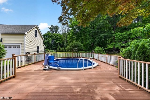 2 Russell Rd, Fanwood Boro, NJ 07023