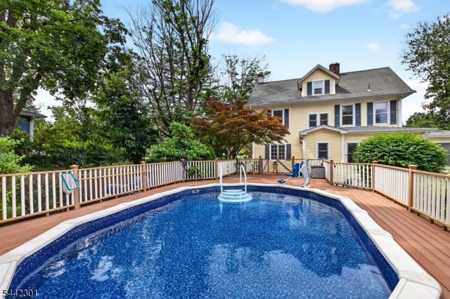2 Russell Rd, Fanwood Boro, NJ 07023