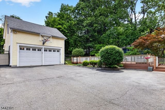 2 Russell Rd, Fanwood Boro, NJ 07023