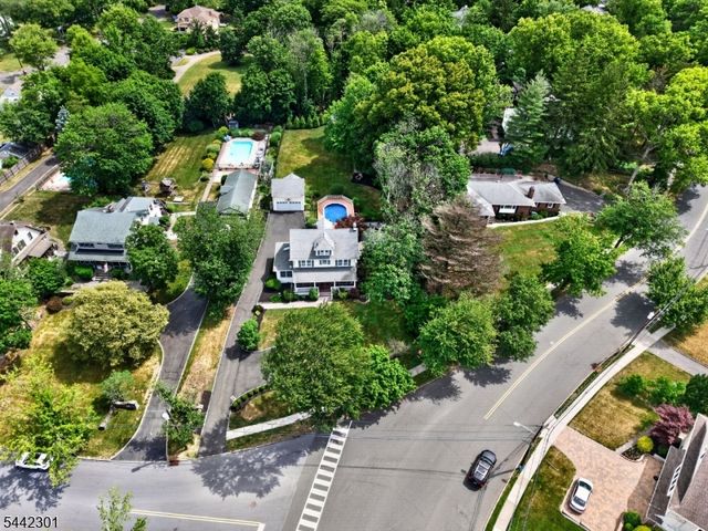 2 Russell Rd, Fanwood Boro, NJ 07023