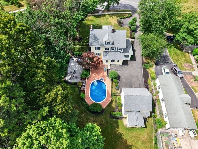 2 Russell Rd, Fanwood Boro, NJ 07023