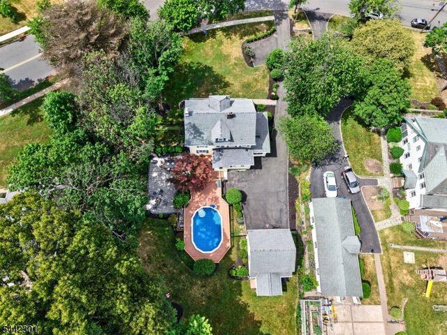 2 Russell Rd, Fanwood Boro, NJ 07023