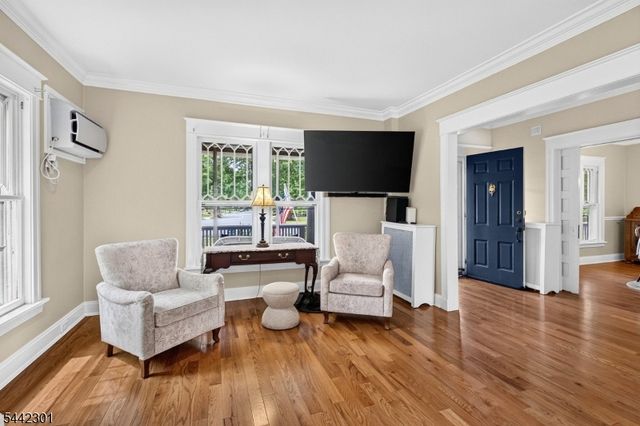 2 Russell Rd, Fanwood Boro, NJ 07023