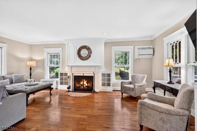 2 Russell Rd, Fanwood Boro, NJ 07023